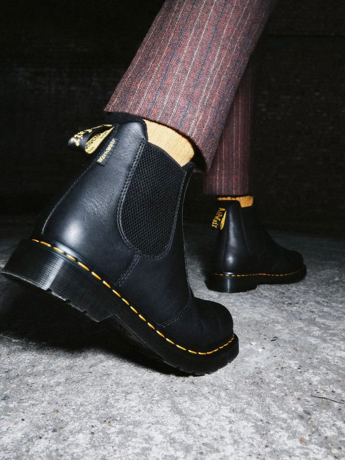 2976 Warmwair Black Valor WP Leather Chelsea Boots