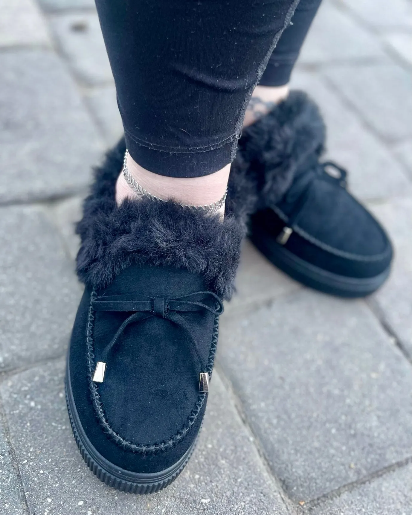 fur lined slip-on shoes | black