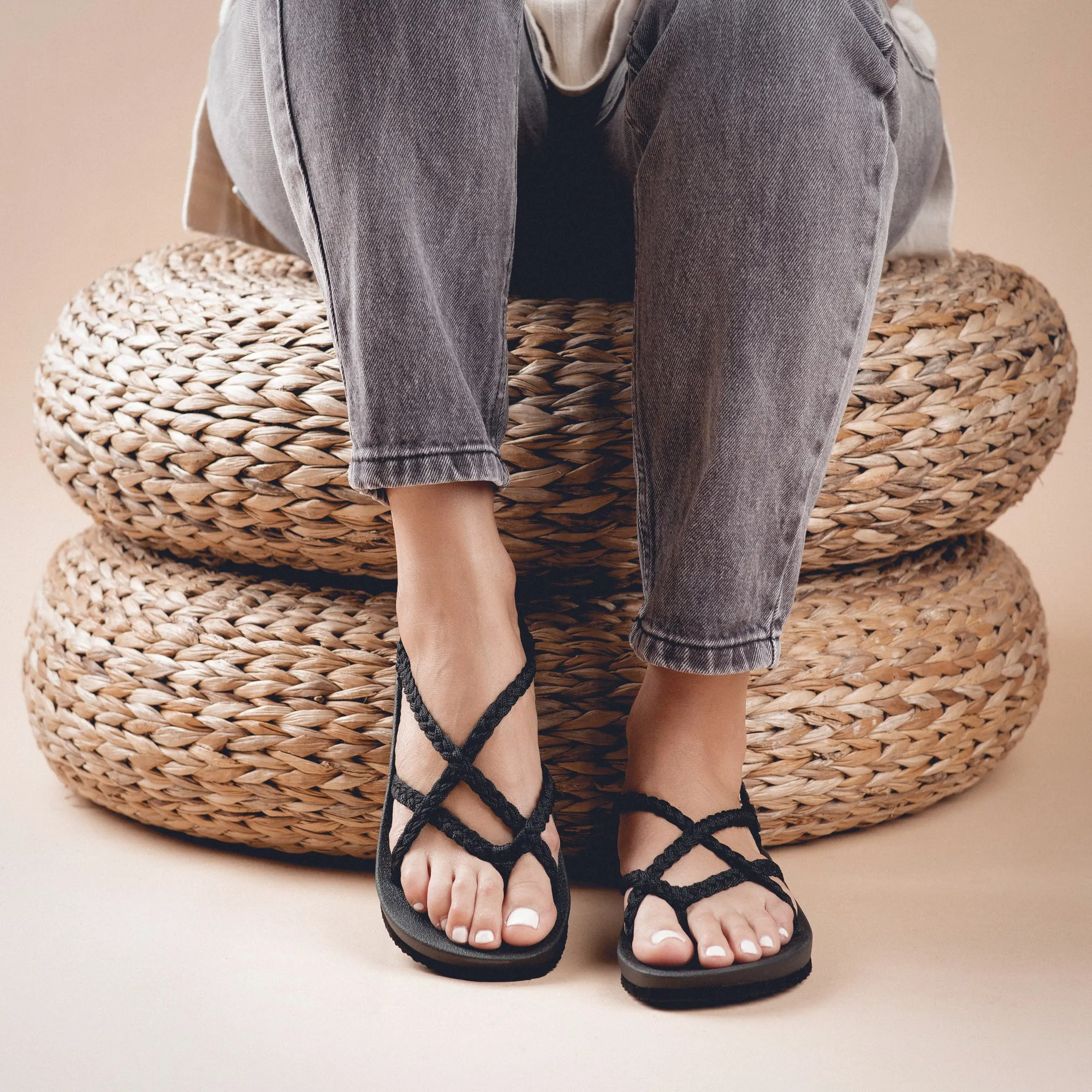 Plaka Lagoon Sandals for Women with Arch Support | Black